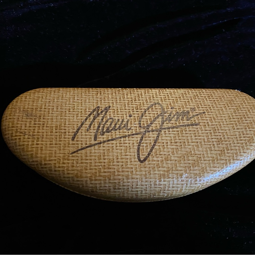 Maui Jim wicker glasses holder